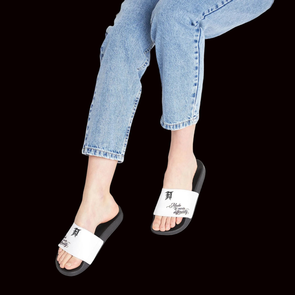 Women’s White Slide Sandals with Script Logo — Minimal Casual Pool & Beach Slides