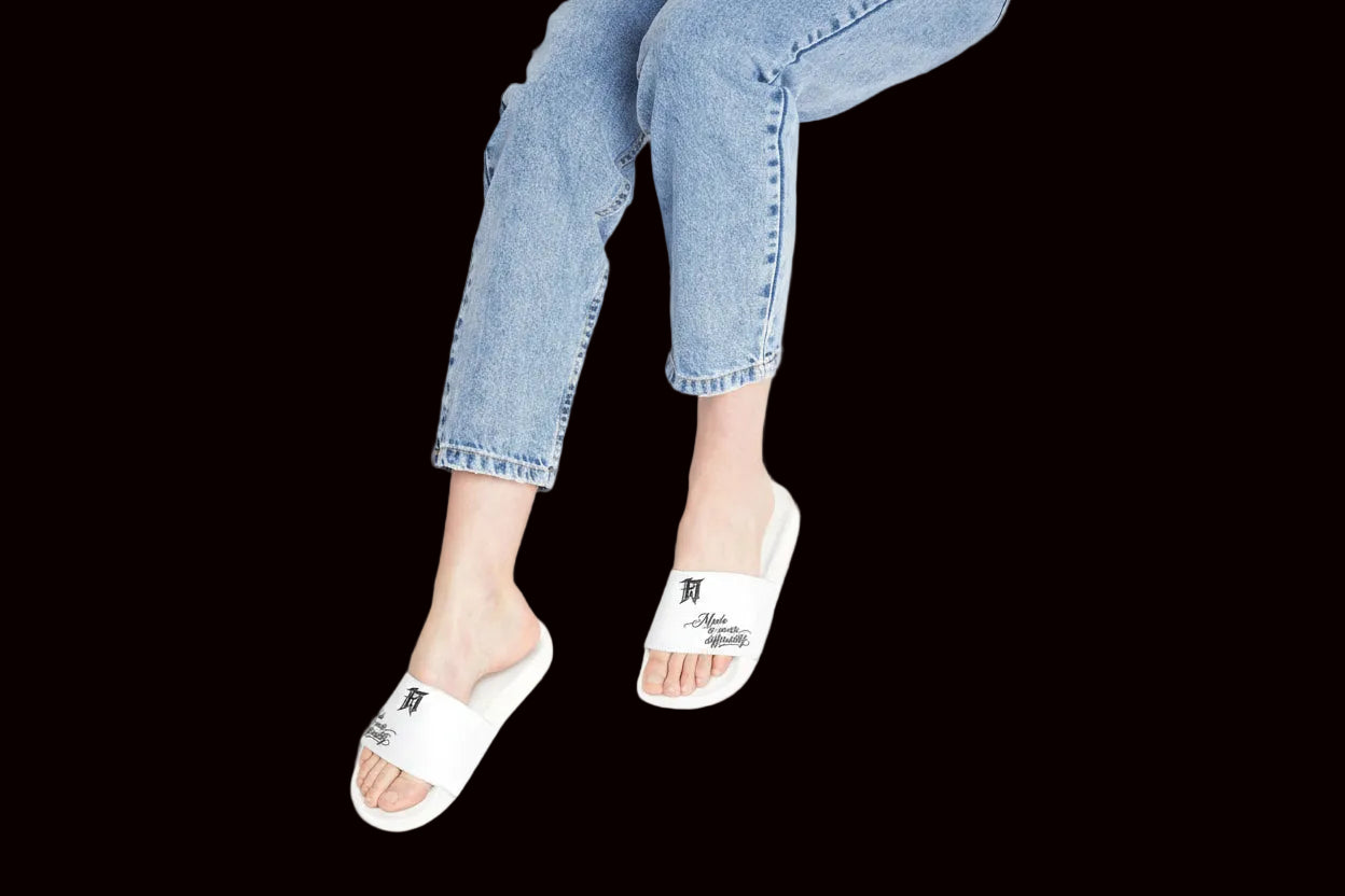 Women’s White Slide Sandals with Script Logo — Minimal Casual Pool & Beach Slides